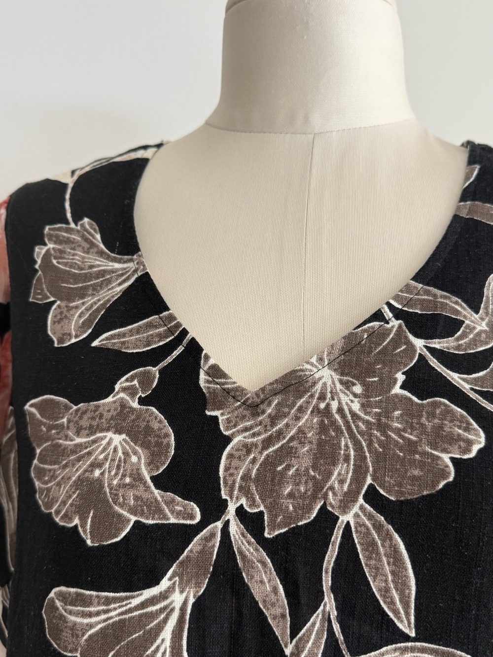 Nicole Miller Black Midi Dress with Pink and Cream Floral Design - Picture 8 of 11